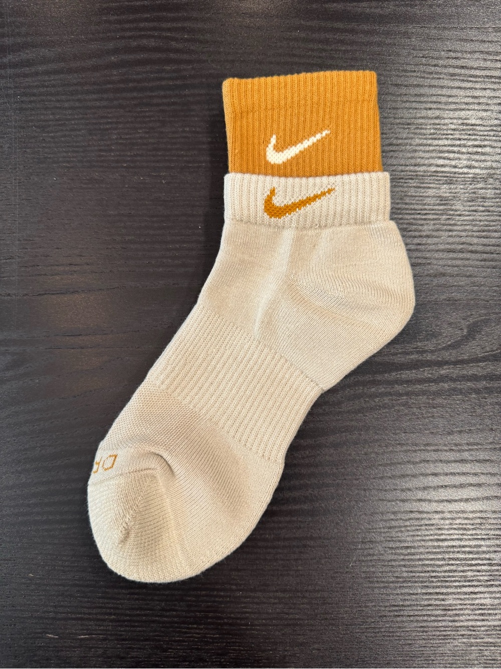 NEW Nike Dri-FIT Beige Oatmeal & Burnt Orange Quarter Ankle Socks